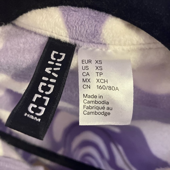 H&M DIVIDED purple clouds fleece top Prince Raspberry beret Vibes - Picture 3 of 5